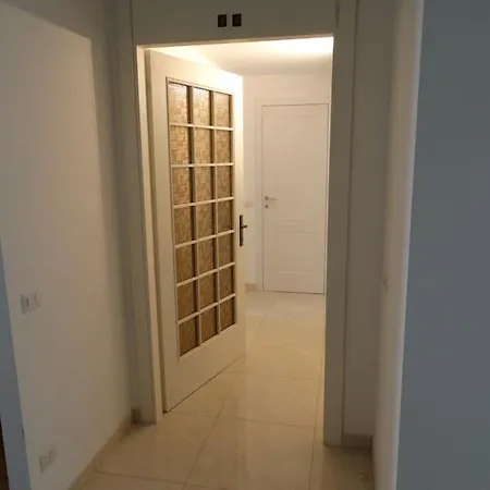 Apartment Centrale, Luminoso E Comodo. *